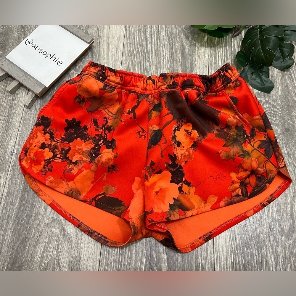 Orange floral cotton athletic shorts
